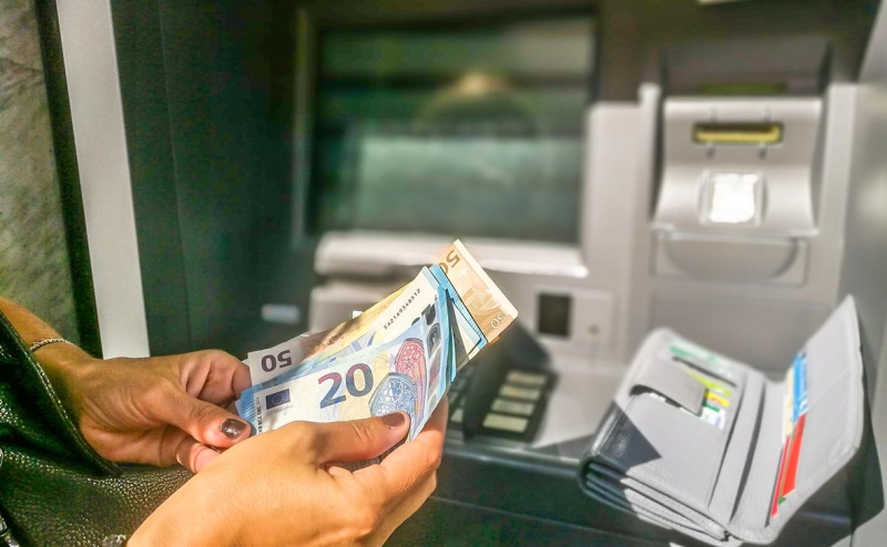 Тезка Марии Захаровой в Италии сообщила о задержке зарплаты из-за