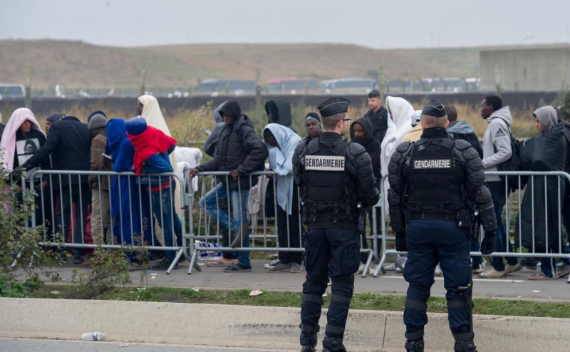 Times узнала о планах властей Британии выдавать мигрантам GPS-браслеты