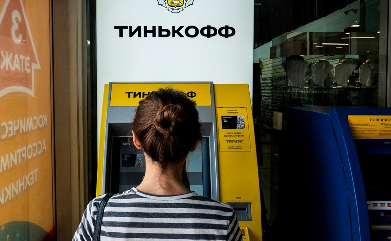 &laquo;Тинькофф&raquo; опроверг сложности со снятием валюты