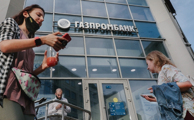 &laquo;Тинькофф&raquo; оставил SWIFT-переводы только клиентам с премиальной подпиской