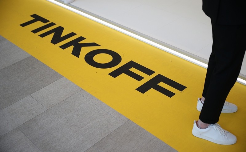 «Тинькофф» стал провайдером для переводов за рубеж через систему ЦБ