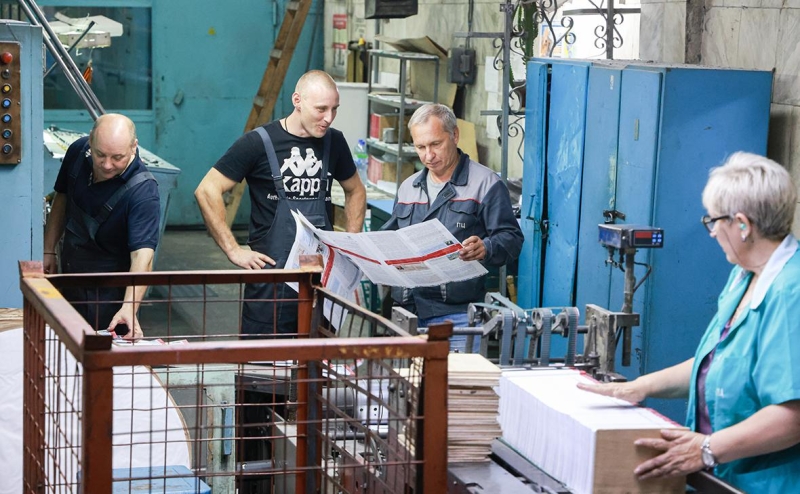 Типографии не нашли в России замену европейским краскам и нитям для