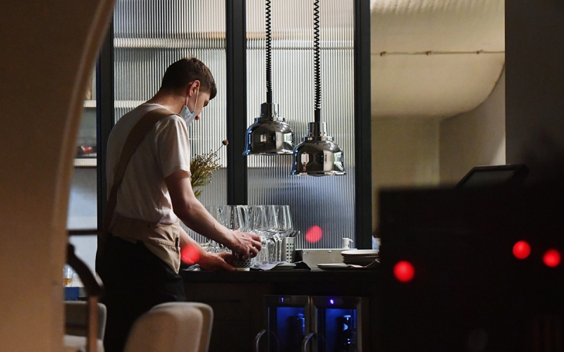 Титов назвал ограничения в Москве &laquo;контрольным выстрелом&raquo; для общепита