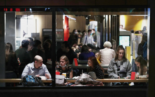 Титов назвал ограничения в Москве &laquo;контрольным выстрелом&raquo; для общепита