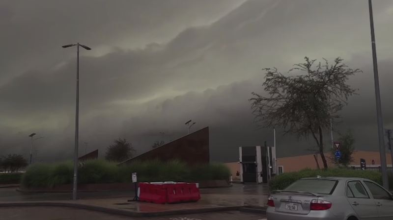 «Топит всё, везде». Очевидцы рассказали о последствиях дождей в Дубае