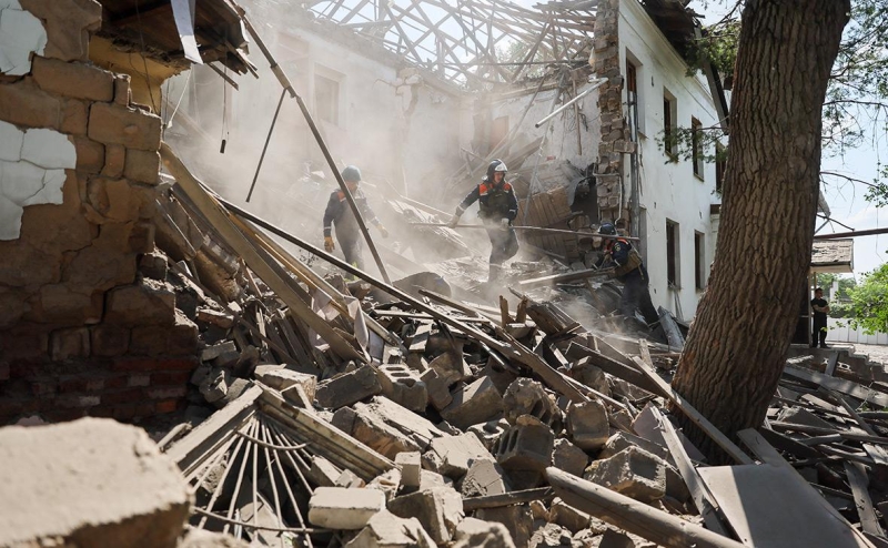 Торговые ряды загорелись в Донецке после серии взрывов над городом