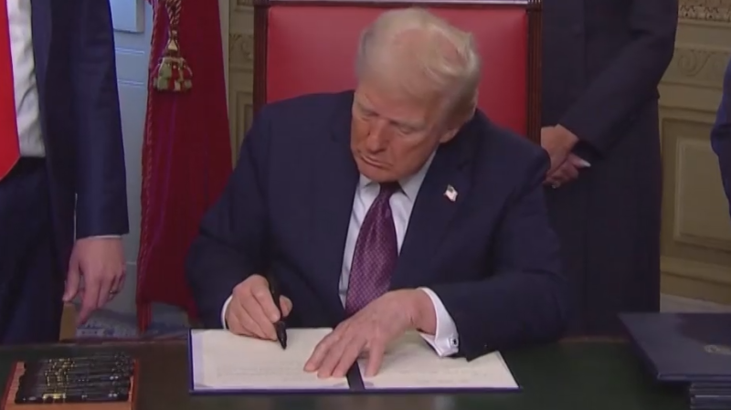 Трамп отдал первые поручения после вступления в должность