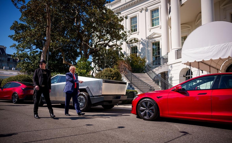 Трамп подарил Маску золотой ключ от Белого дома