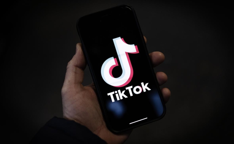Трамп потребовал половину акций TikTok для продолжения работы в США
