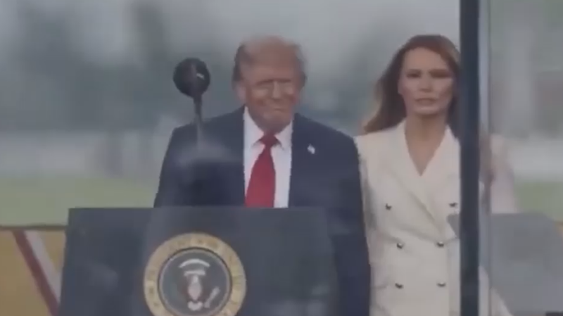 Трамп принял военный парад в Вашингтоне