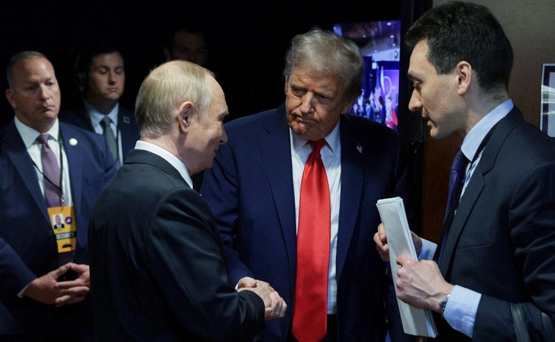 Трамп заявил, что пока не планирует вводить санкции против России