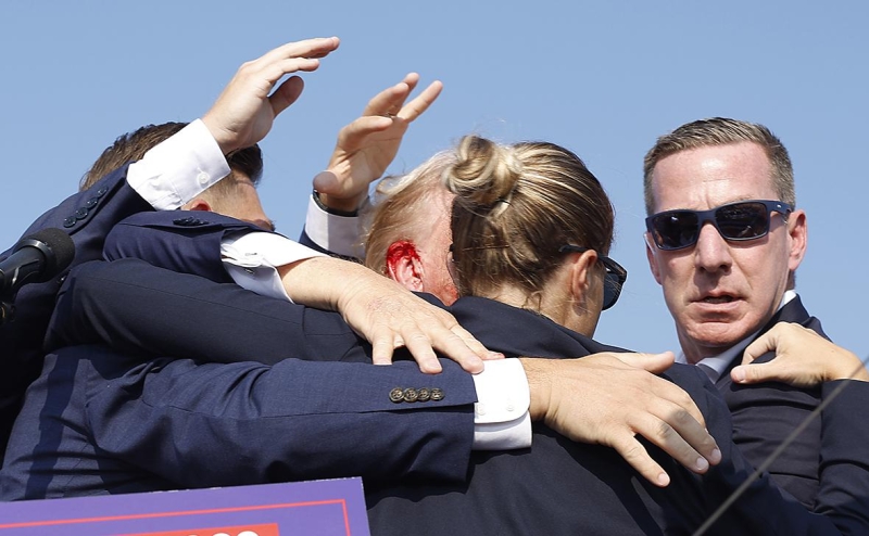 Трамп заступился за женщину-агента, прикрывавшую его во время