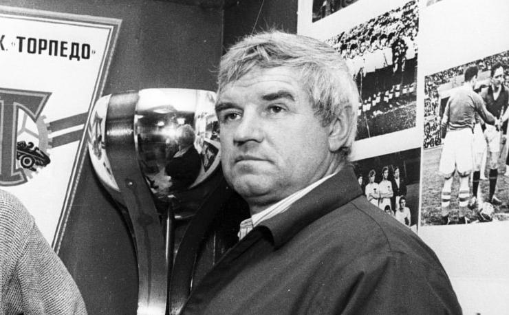 «Три раза в месяц ездил в тюрьму». Умер легендарный защитник «Торпедо»