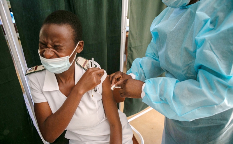 Турагентства сообщили, где россияне могут привиться иностранной вакциной