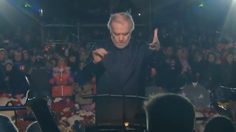 У «Крокуса» в память о жертвах теракта выступил оркестр Гергиева