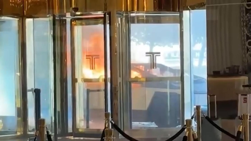 У здания отеля Трампа в Лас-Вегасе загорелся Tesla Cybertruck