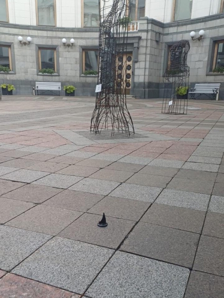 У здания Верховной рады нашли обломки дрона