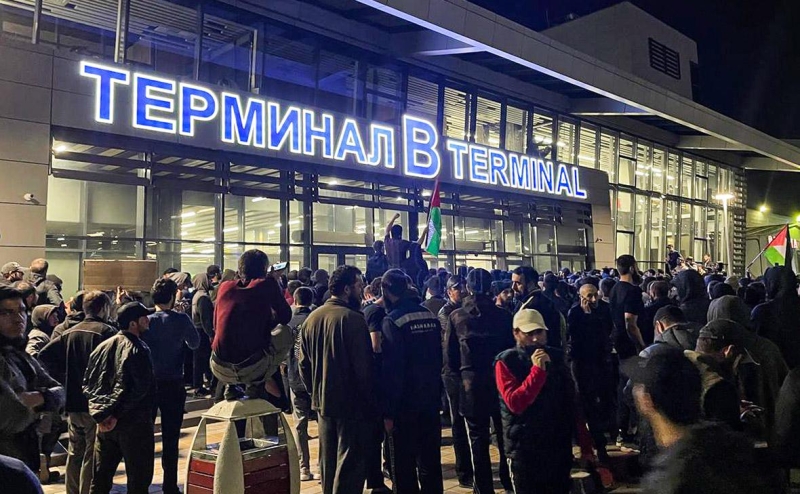 Участники беспорядков в аэропорту Махачкалы получили сроки до девяти