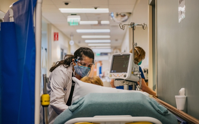 Ученые из США объяснили «туман в голове» у заболевших COVID-19