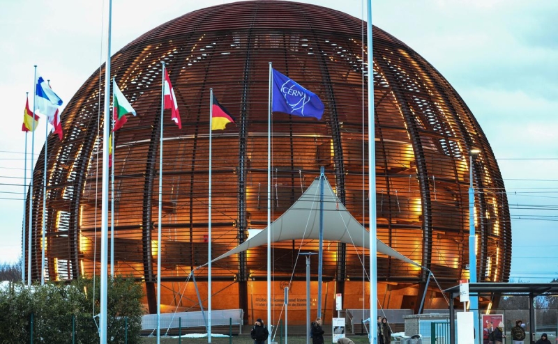 Ученые оценили прекращение работы адронного коллайдера с 500