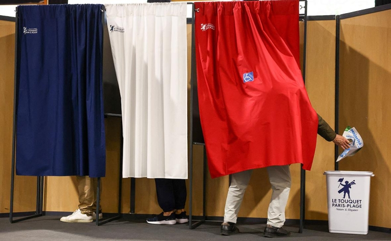 «Удручающая ситуация» заставила Шольца ежедневно слать SMS Макрону