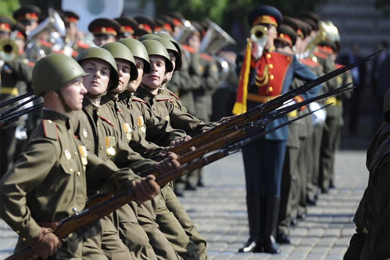 Уэльский полк и шествия под дождем: как проходили юбилейные парады