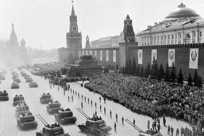 Уэльский полк и шествия под дождем: как проходили юбилейные парады