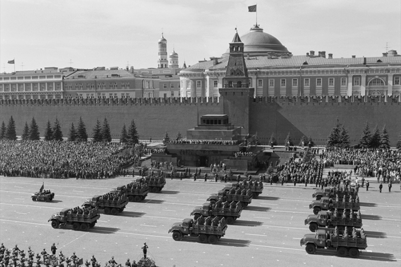 Уэльский полк и шествия под дождем: как проходили юбилейные парады