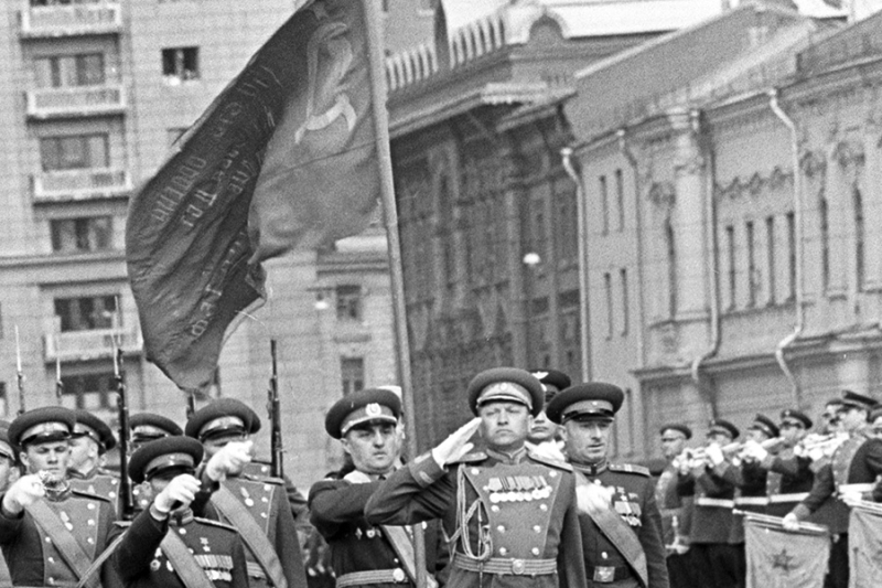 Уэльский полк и шествия под дождем: как проходили юбилейные парады