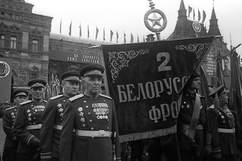 Уэльский полк и шествия под дождем: как проходили юбилейные парады