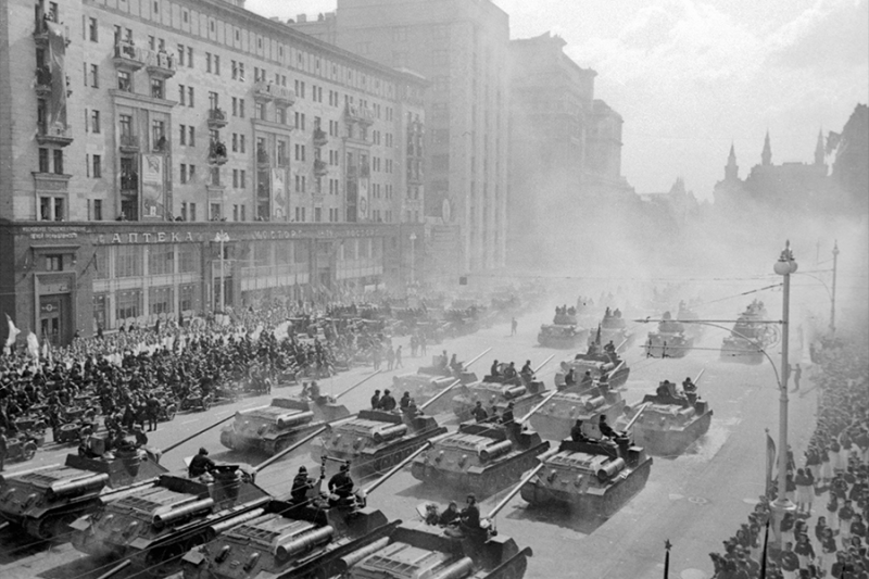 Уэльский полк и шествия под дождем: как проходили юбилейные парады