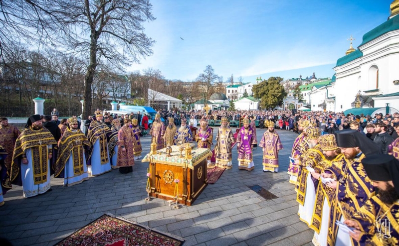 УПЦ провела службу в Киево-Печерской лавре перед выселением монахов