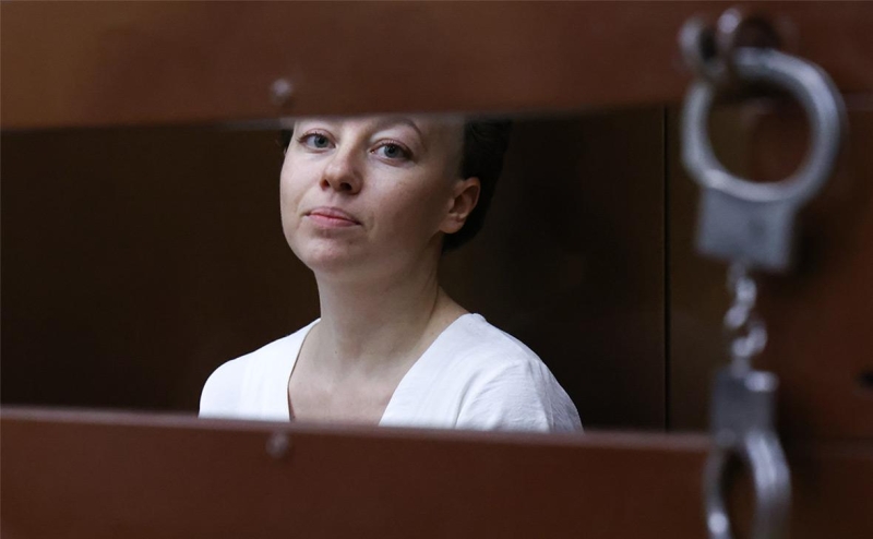 Ургант, Райкин и Миронов попросили выпустить из СИЗО режиссера