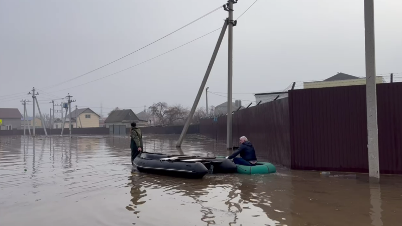 Уровень воды в Оренбурге продолжил рост выше опасной отметки