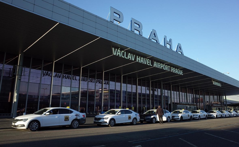 В аэропорту Праги усилили меры безопасности из-за сообщения о дронах
