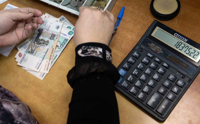 В Албании призовут не хранить наличные под матрасом, «рядом с АК-47»