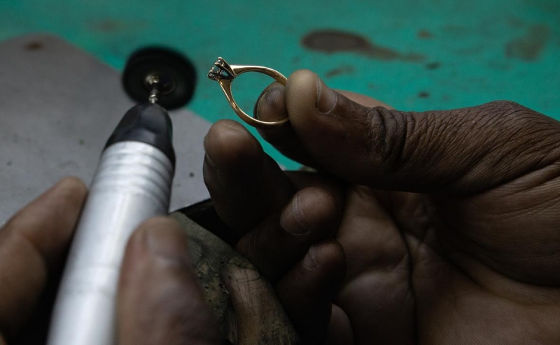 В Анголе заявили, что участие России в добыче алмазов отпугивает