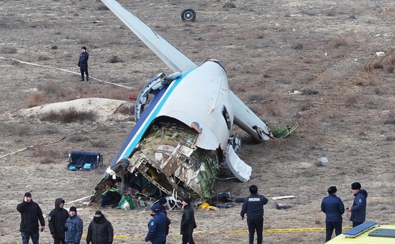 В Астане объяснили отказ делать выводы об отверстиях на упавшем