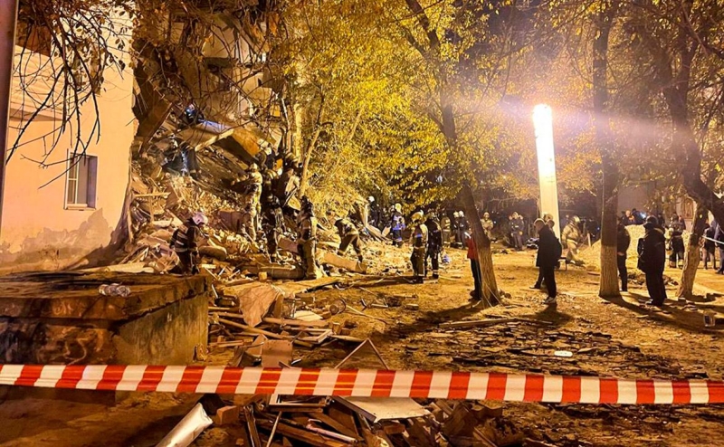 В Астрахани женщина погибла при обрушении двух подъездов жилого дома