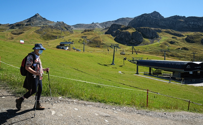 В Австрии сняли комендантский час и разрешили ночью ходить в бары