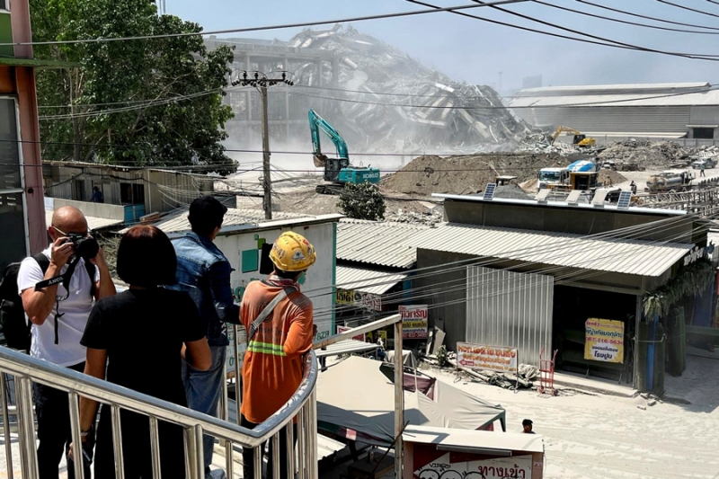 В Бангкоке рухнуло здание из-за землетрясения