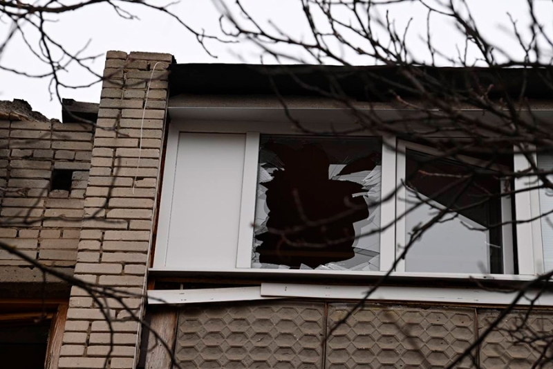 В Белгороде дрон врезался в многоквартирный дом