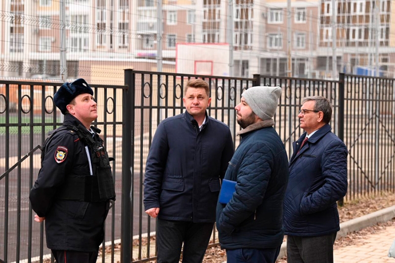 В Белгороде дрон врезался в многоквартирный дом