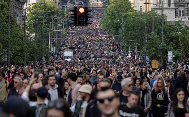 В Белграде протестующие из-за массовых расстрелов перекрыли шоссе