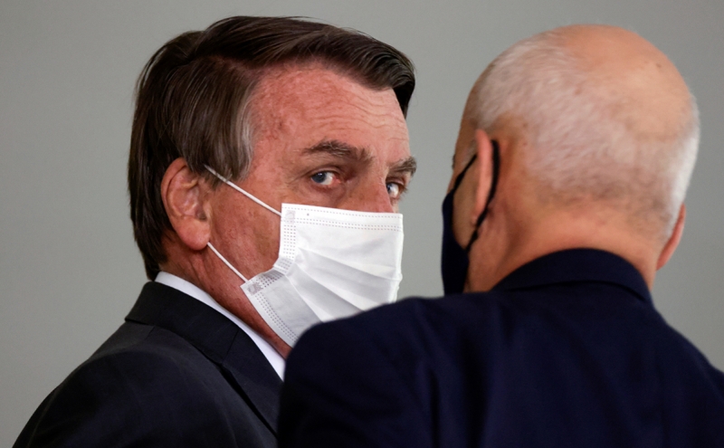 В Бразилии начнут расследование против президента из-за закупки вакцин