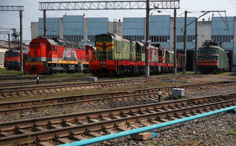 В Брянской области из-за взрыва сошел с рельсов грузовой поезд