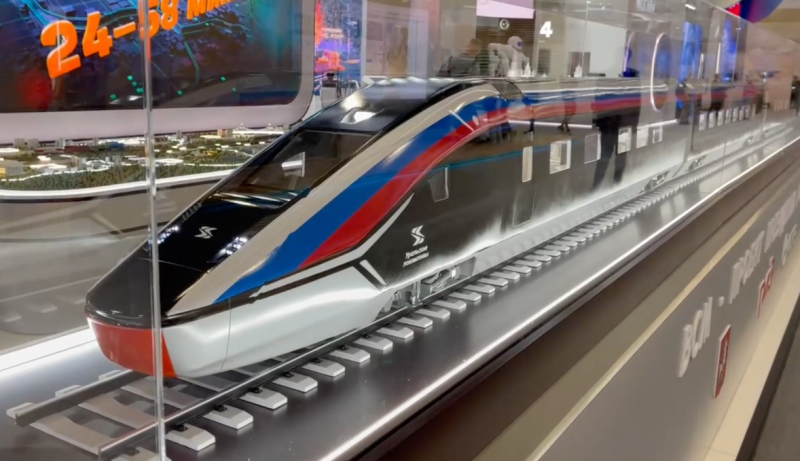 В Царском Селе перевернулся понтон с пассажирами, один человек погиб