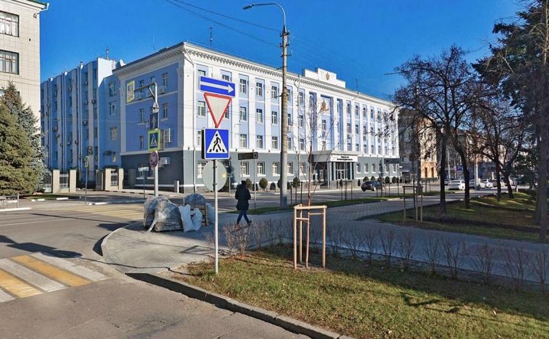 В центре Белгорода беспилотник атаковал административное здание