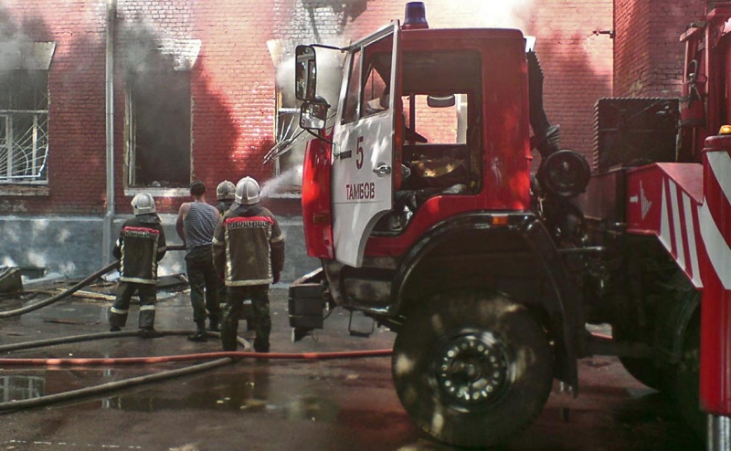 В центре Парижа после взрыва обрушилось здание