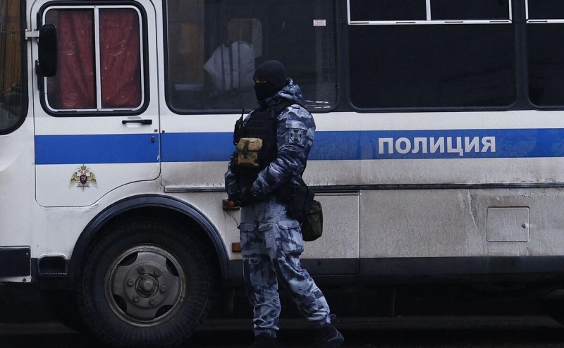 В центре Петербурга провели рейд против сотен мигрантов